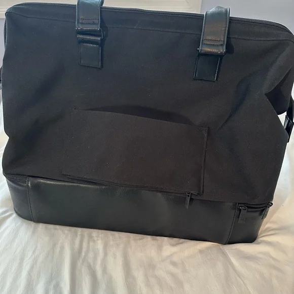 Beis Weekender with detachable strap. - Picture 2 of 6